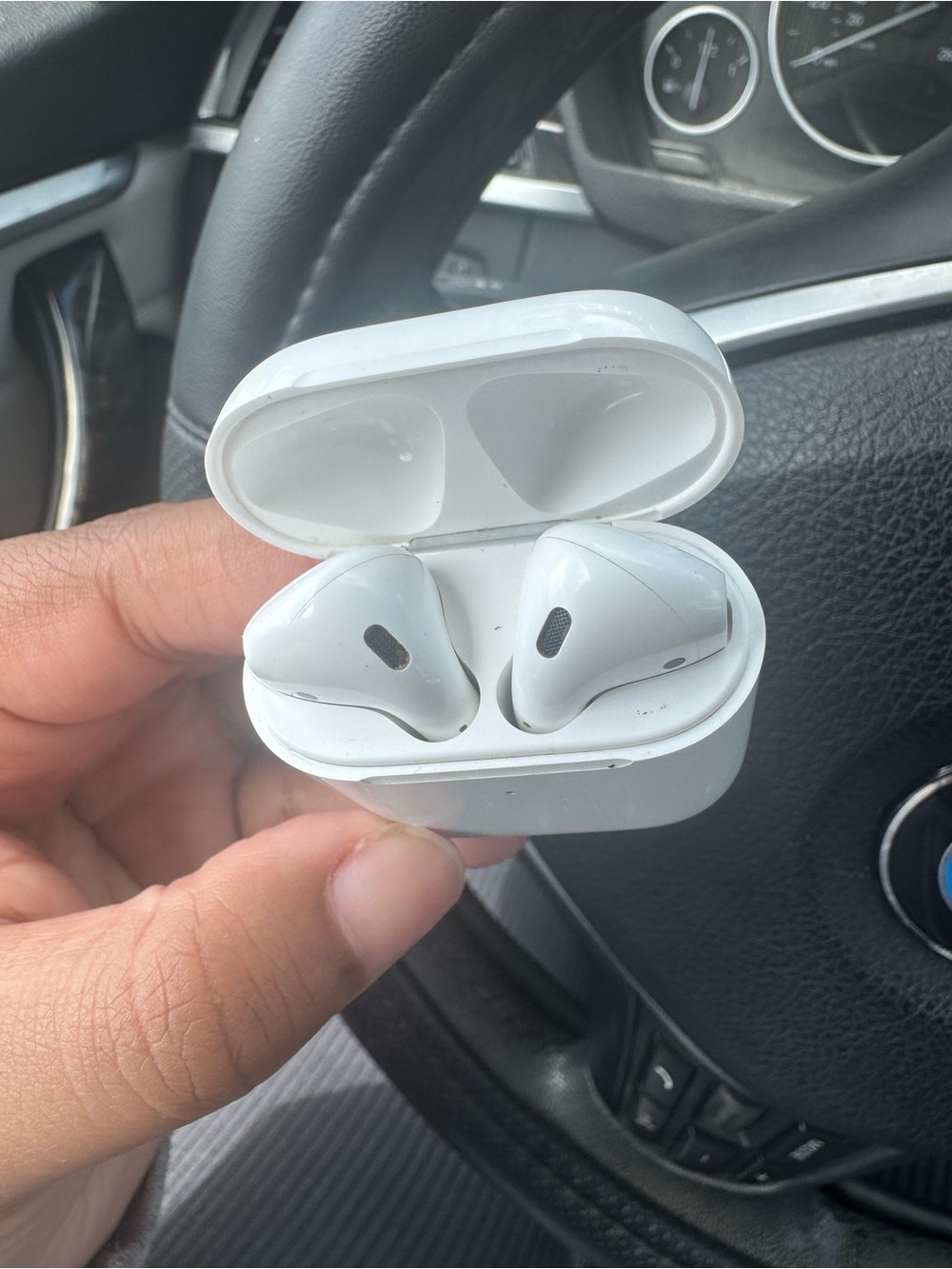 Apple White On-Ear Wireless Earbuds with Charging Case